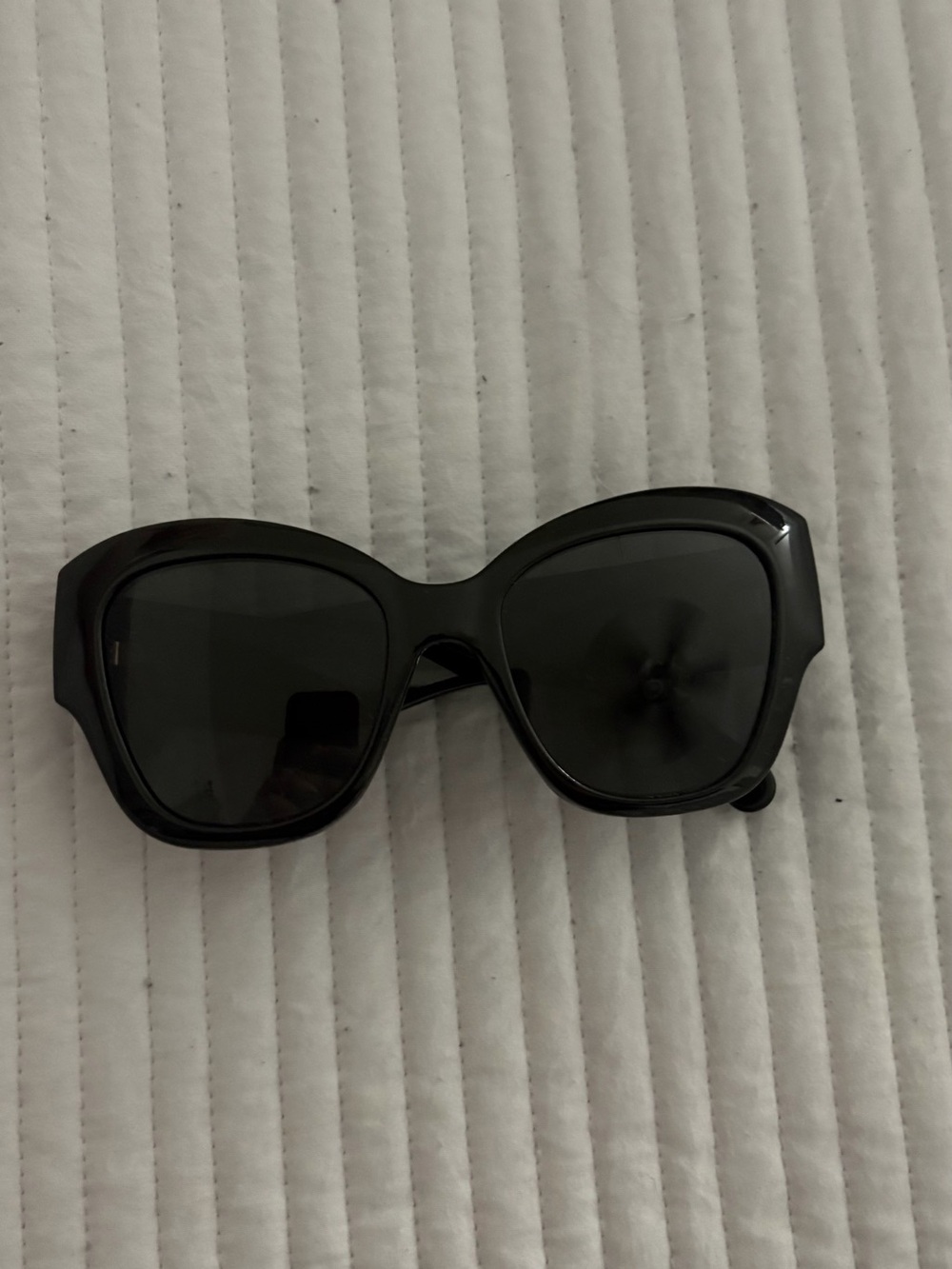 Gucci Black Oversized Cat-Eye Sunglasses